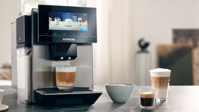 Siemens EQ900 Plus kaffemaskin med selvrensende melkesystem