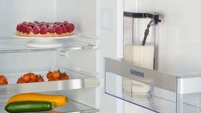 Siemens EQ500 kaffemaskin med selvrensende melkesystem