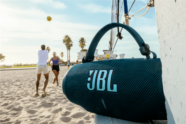 Powerful JBL Pro Sound with AI Sound Boost