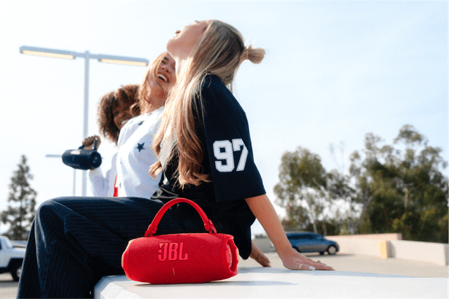 JBL Charge 6 giver ekstra lang spilletid med JBL Playtime Boost