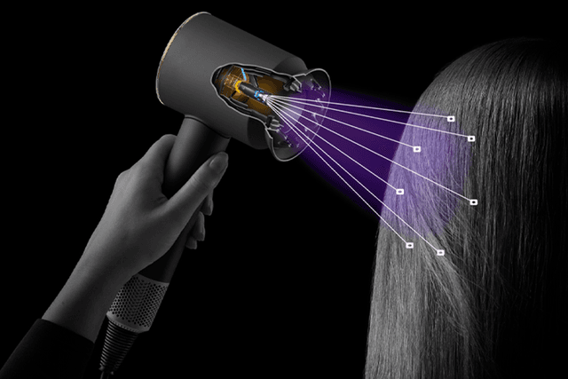 Dyson Nural™ -hiustenkuivaaja ja Päänahan suojaustila kuvitettuna
