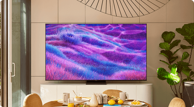 Samsung TV - QN80F-sarjan televisio kauniisti sisustetussa olohuoneessa