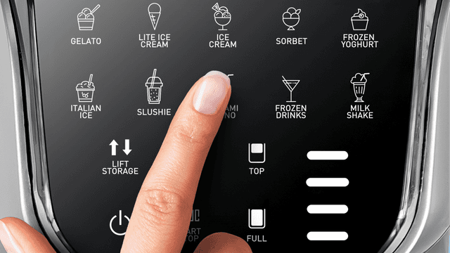 F&B Soft Serve - Lähikuva F&B jäähilejuoma- ja pehmiskoneen ohjauspaneelista