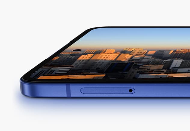 En utfoldet Galaxy Z Flip7 vises horisontalt