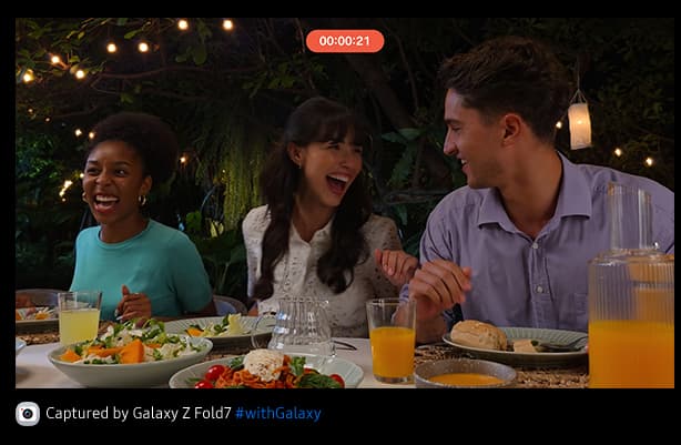 Galaxy Z Fold7 -älypuhelimella otettu kuvakaappaus videosta