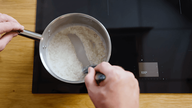  Lähikuva puuron valmistuksessa 100 °C lämpötilassa