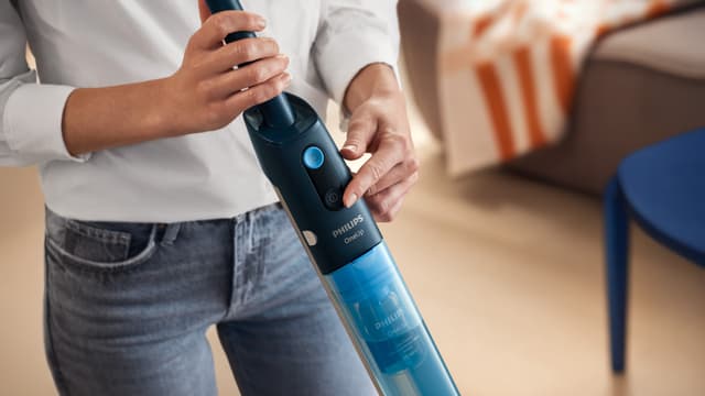 Philips OneUp - An electric mop with long-lasting battery 