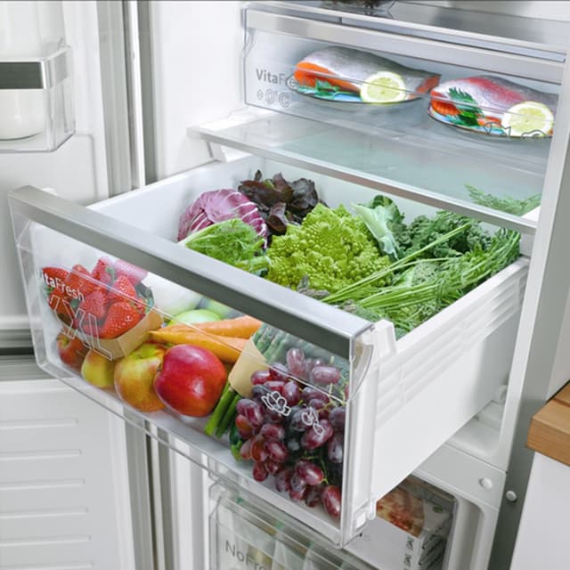 VitaFresh XXL Pro drawers full of fresh vegetables