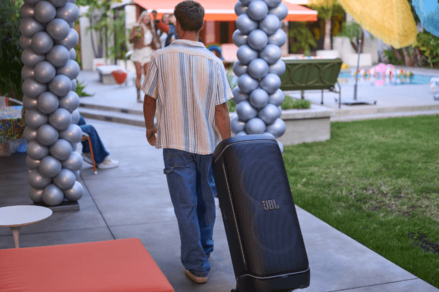 JBL Partybox 720 – Integrated handle and sturdy wheels