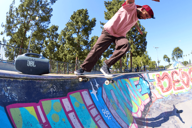 JBL Boombox 4 -skeittipuistossa