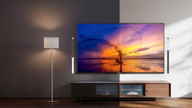 CE - Hisense - E7Q - AI Light Sensor