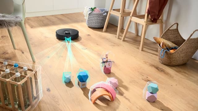 Bosch Spotless Max registrerar leksaker på golvet och navigerar runt dem