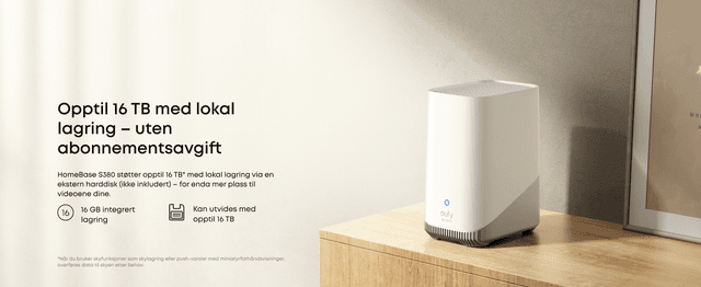 En hvit HomeBase‑enhet plassert på et tremøbel, ved siden av tekst som fremhever støtte for lokal lagring opptil 16 TB