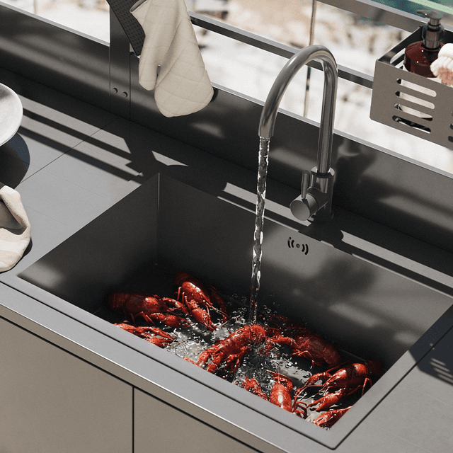 Outdoor-kitchen-water