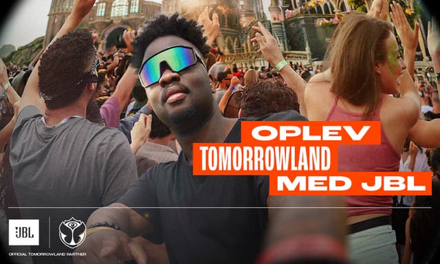Festivalbanner med teksten "Oplev Tomorrowland 2026 med JBL".