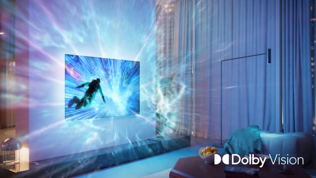 PQS9081_07_Dolby Vision 2, uppslukande bild på en TV med ljus som visar TV:ns ljus- och ljudanpassning.