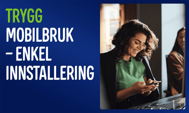 Kvinne smiler mens hun ser på mobilen sin og tekst; Trygg mobilbruk - enkel innstallering