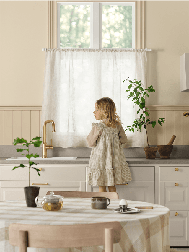 Epoq Heritage Warm White HWW with model