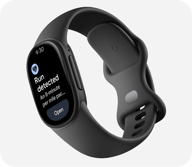 Google Fitbit Edge med svart armband som visar att en löprunda har upptäckts.