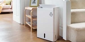 Vit Meaco DD8L avfuktare i hallen