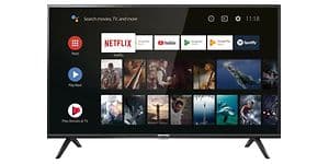 TV-apparat från TCL på stativ. På skärmen syns olika appar som netflix och youtube och bilder från olika filmer. 