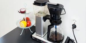 SDA-Coffe machines- Moccamaster-Moccamaster standing in a kitchen