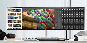 En UltraWide extra bred skärm med färglada bilder i fotoprogram