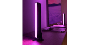 Philips Hue lys i lilla omkring et tv
