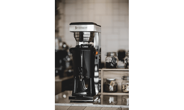 En sort Thermokinetic CREM kaffebrygger