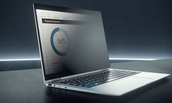 HP EliteBook avoinna pöydällä, jonka näytössä näkyy HP Sure View - tietoturvasuoja