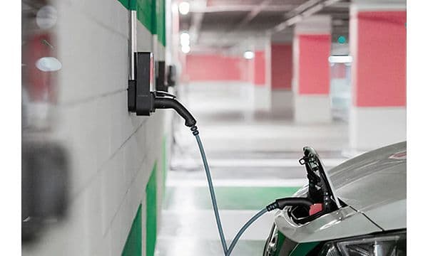 Wallbox biloplader lader en bil op