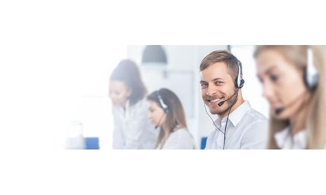 Kundeservicemedarbeidere på telefonen