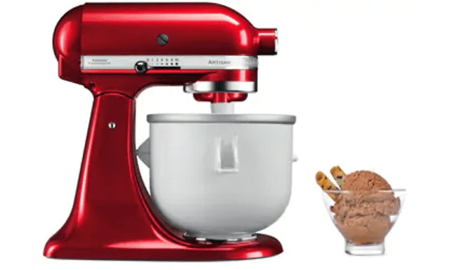Is i en skål og en kitchenaid maskine