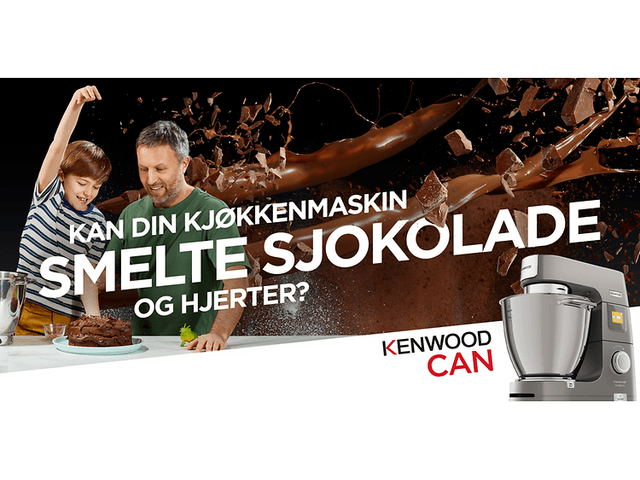en mann og en gutt bruker en Kenwood kjøkkenmaskin