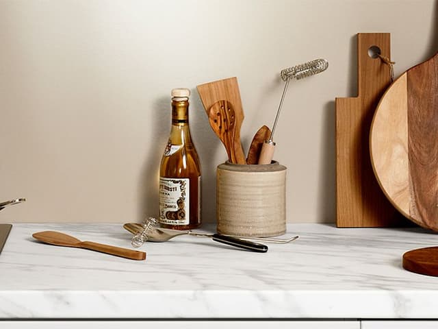 Marmordesign laminatbenkeplate og trefjøler