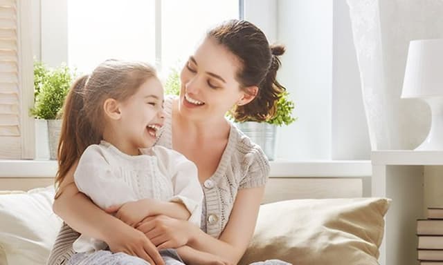 Airthings- Kvinne og jente