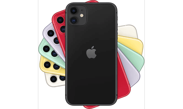 Erivärisiä iPhone 11 -puhelimia päällekkäin