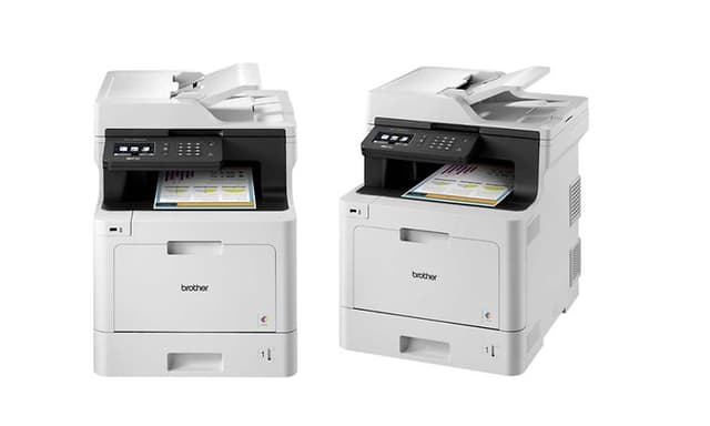 to Brother MFCL8690CDW-printere ved siden av hverandre