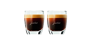 Två glas med espresso från Jura kaffemaskin. 