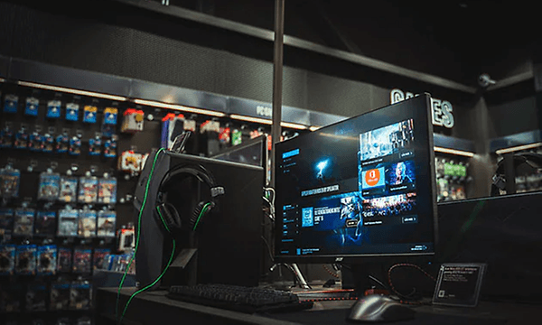 Gaming setup Gigantin myymälässä