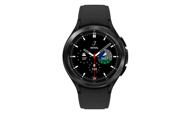 Musta Samsung Galaxy Watch 4 edestäpäin katsottuna.
