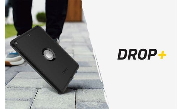 Surfplatta med fodral som tappas på marken med texten DROP+