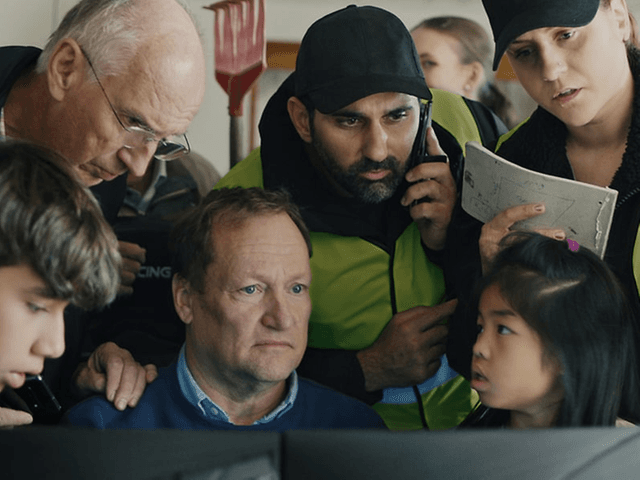 Comercial services - Services - A crowd watching a man having tech problems