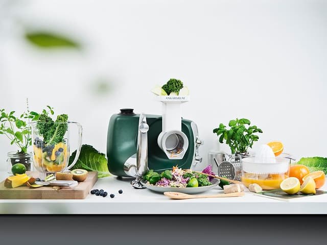 Ankarsrum kitchen assistant og mad på et bord
