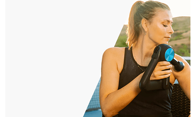 Maria Sharapova med en Theragun massagepistol