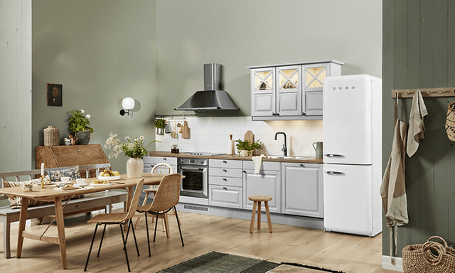 Näkymä keittiöstä ja ruokailuryhmästä