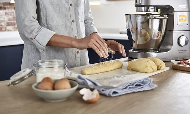 SDA-Kitchen machines-Woman baking bread with a kitchen machine on the side