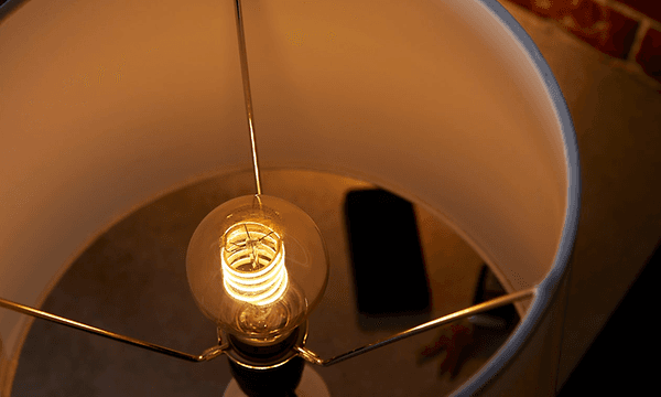 nærbilde av en Philips Hue lyspære