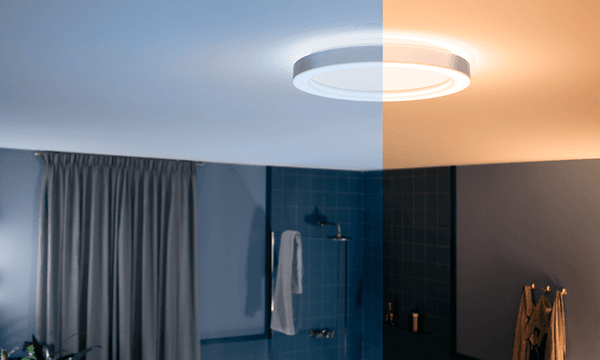 Philips Hue Adore och Struana taklampor. Bild delad i två där ena sidan visar kallt blått ljus och andra varmt gult ljus. 