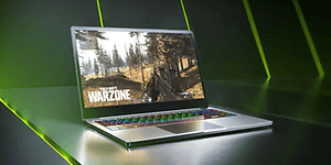 Gaming PC med CoD Warzone på skjermen